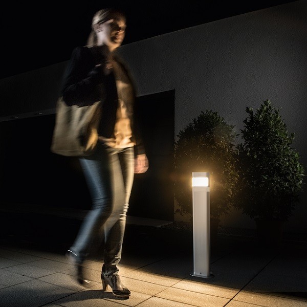 theLeda D10 B plus AL. Đèn LED cảm biến chiếu sáng nghệ thuật, dạng trụ cao thông minh